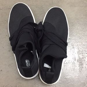 Mossimo women’s sneakers shoes black size 7